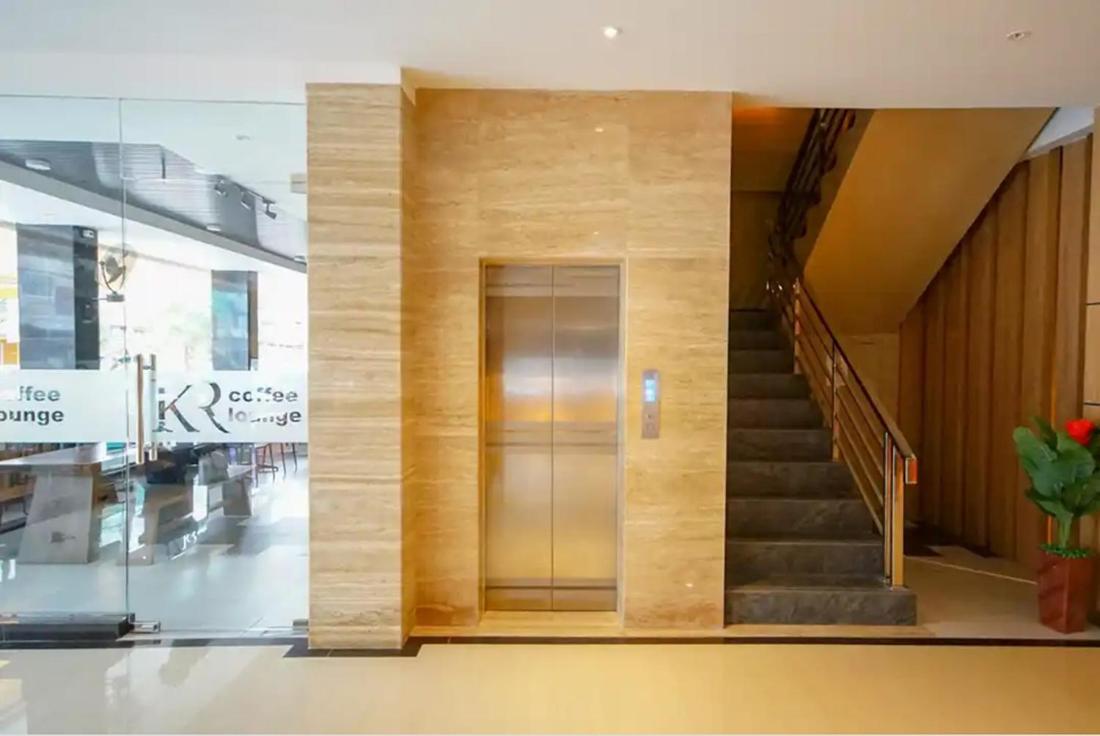 Twospaces Living At Kr Hotel Παλεμπάνγκ Εξωτερικό φωτογραφία